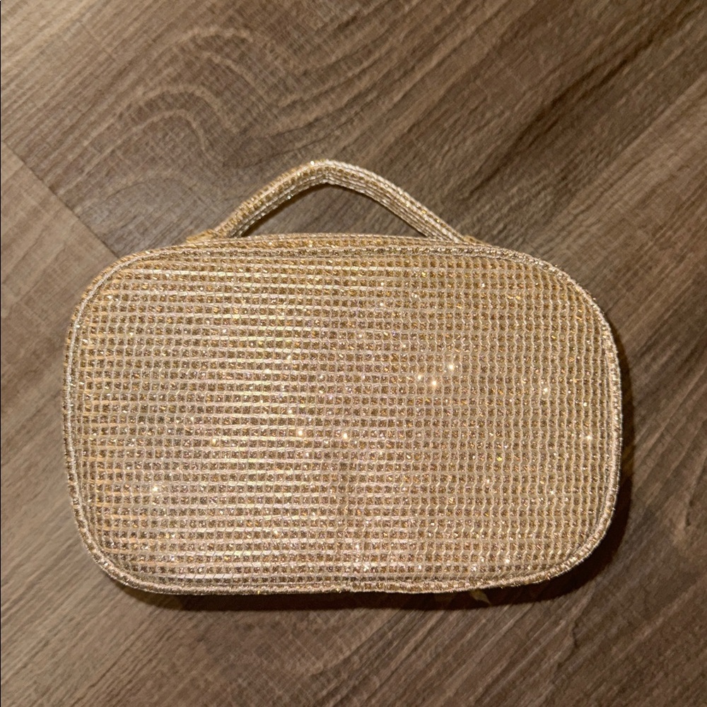⭐️ DIOR HOLIDAY MAKE UP COSMETIC POUCH ⭐️ - Picture 5 of 6
